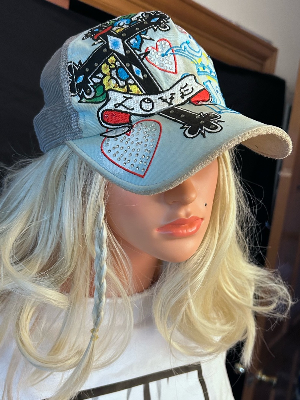 VEGAS ROYALTY Love and Prayer Gemstone Snapback.